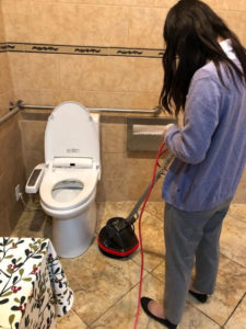 小板橋さん：トイレ掃除